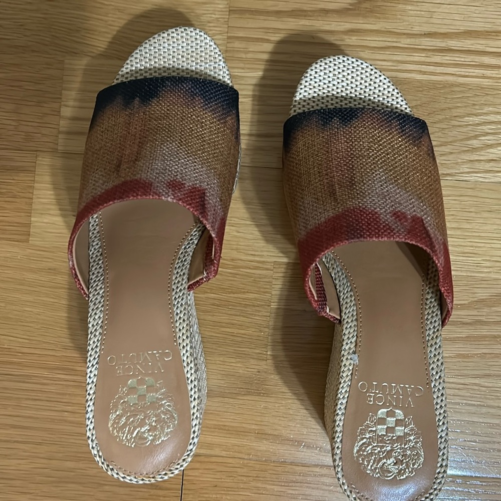 Vince Camuto wedeges